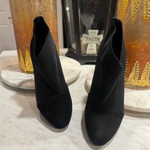 JESSICA SIIMPSON HEEL SIZE: 8 1/2  M